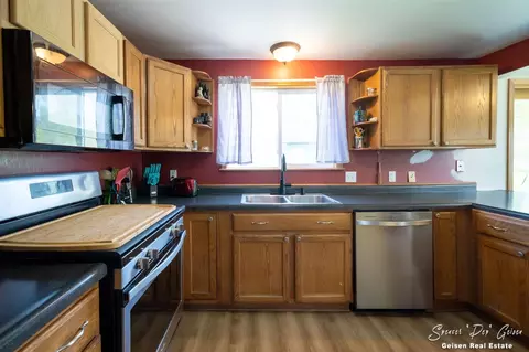 Kitchen - 6272 Belding, Belding, MI 48809 photo 7 of 8