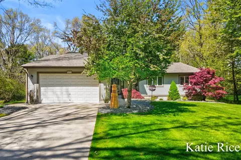 6611 Burton Woods, Whitehall, MI 49461