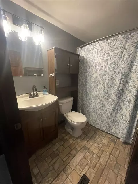 Bath - 2806 Beebe, Niles, MI 49120 photo 2 of 2