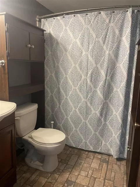 Bath - 2806 Beebe, Niles, MI 49120 photo 1 of 2