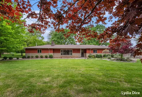 8100 Youngman, Greenville, MI 48838