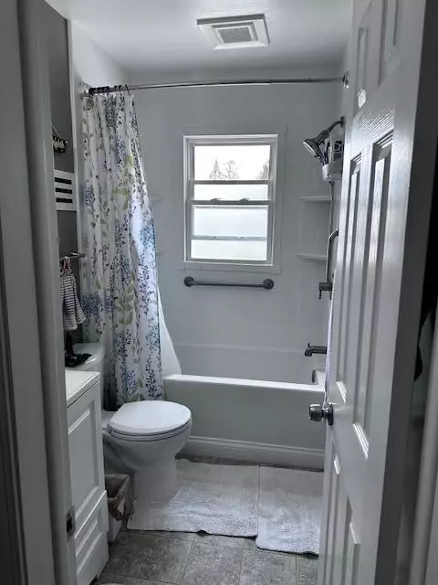 Bath - 921 Mitchell, Lansing, MI 48917 photo 1 of 3