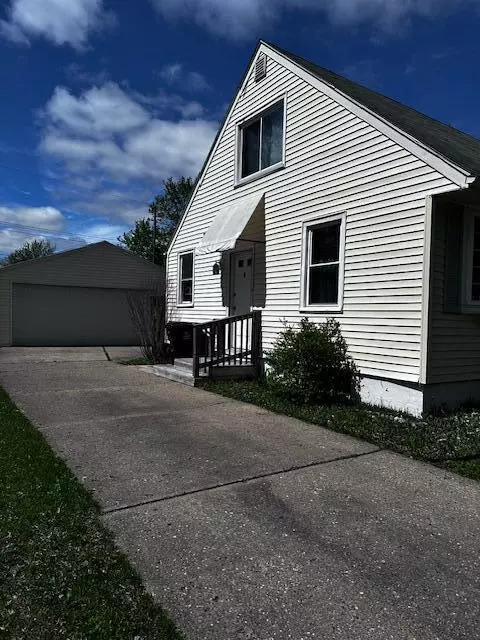 Exterior - 921 Mitchell, Lansing, MI 48917 photo 4 of 7