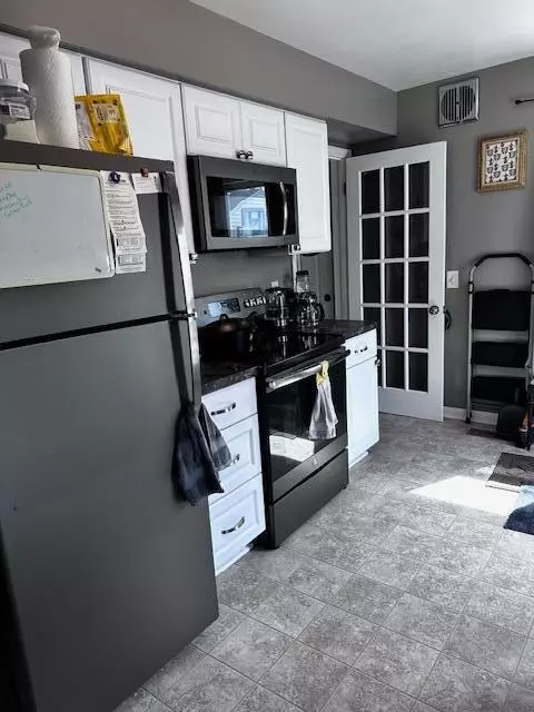 Kitchen - 921 Mitchell, Lansing, MI 48917 photo 1 of 4