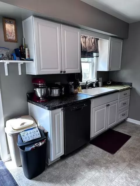 Kitchen - 921 Mitchell, Lansing, MI 48917 photo 3 of 4