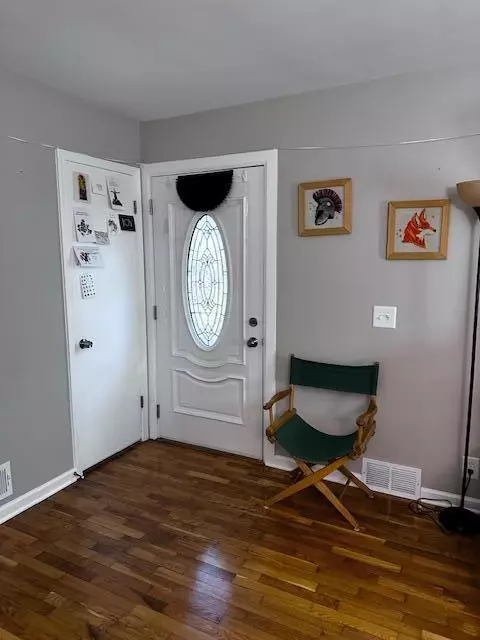 Entry Way - 921 Mitchell, Lansing, MI 48917 photo 1 of 3