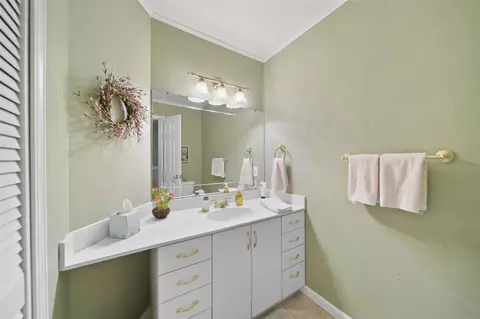 Bath - 676 Stonecrest, Adrian, MI 49221 photo 2 of 5