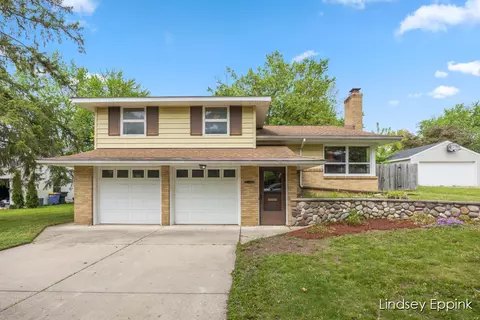 2233 Cambridge, Grand Rapids, MI 49506