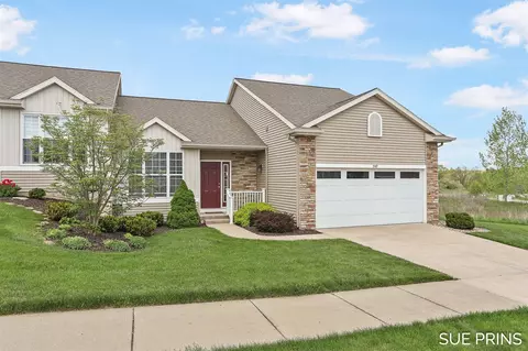 1549 Center Hl #37, Lowell, MI 49331
