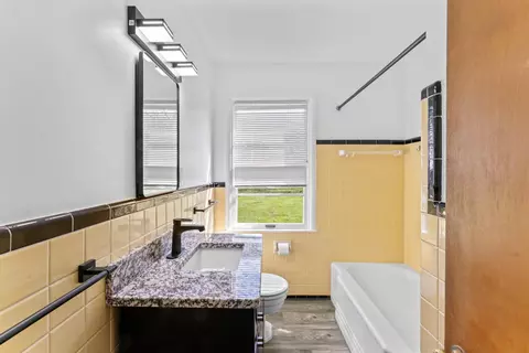 Bath - 1508 Flushing, Flushing, MI 48433 photo 1 of 1
