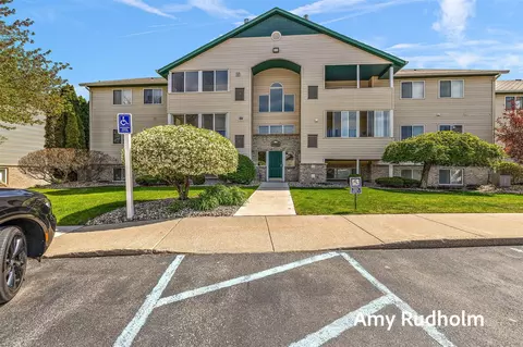 5883 Crosswinds #23, Norton Shores, MI 49444