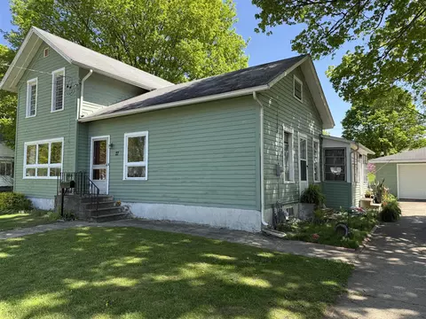 27 Hawley, Quincy, MI 49082