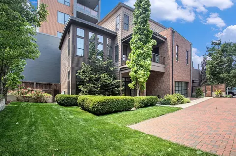 26 W 6th St, Holland, MI 49423