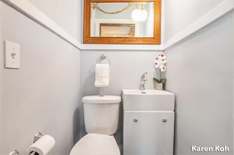 Bath - 521 E Savidge, Spring Lake, MI 49456 photo 1 of 3