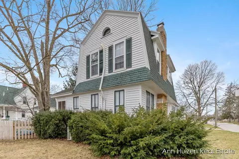 424 Lincoln, Lowell, MI 49331