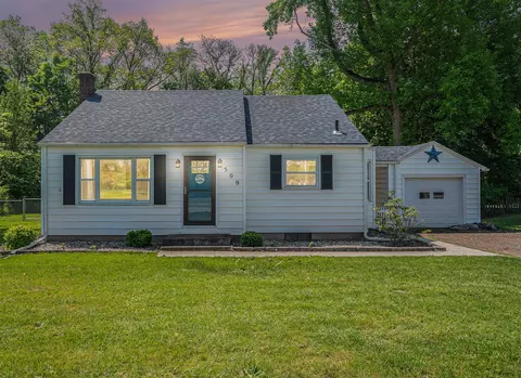 509 W W Burr Oak, Centreville, MI 49032