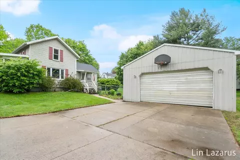 442 S East, Portland, MI 48875