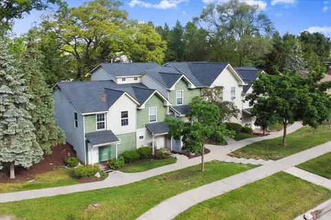 2951 Vineland, Grand Rapids, MI 49508