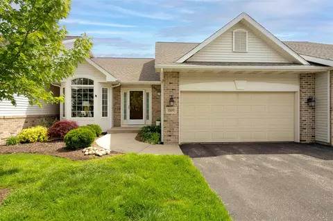 207 Round Hl, Kalamazoo, MI 49009