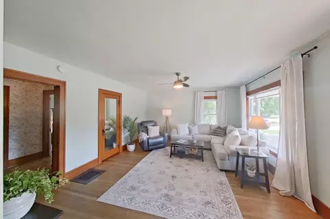 Living - 29045 Van Riper, Flat Rock, MI 48134 photo 4 of 6
