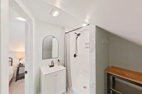 Bath - 29045 Van Riper, Flat Rock, MI 48134 photo 3 of 5