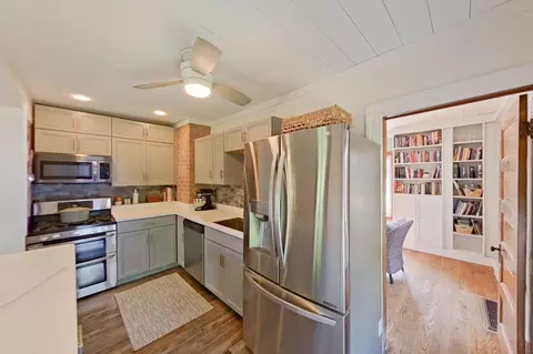 Kitchen - 29045 Van Riper, Flat Rock, MI 48134 photo 4 of 5