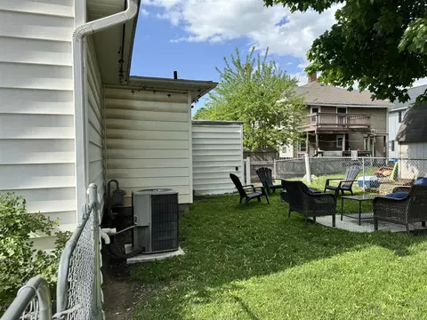 Exterior - 109 Park Pl E, Adrian, MI 49221 photo 3 of 4