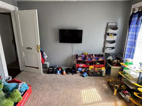Bedroom - 109 Park Pl E, Adrian, MI 49221 photo 2 of 3