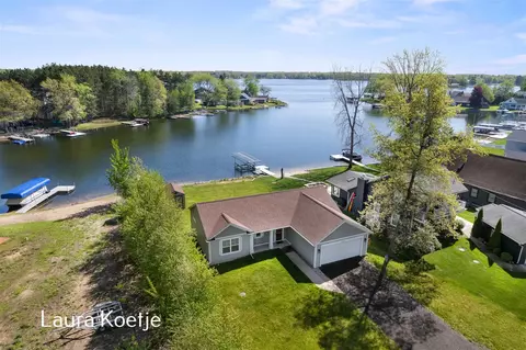 8768 Navaho, Howard City, MI 49329