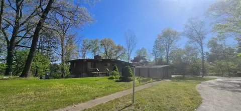 816 Browns Lk, Jackson, MI 49203