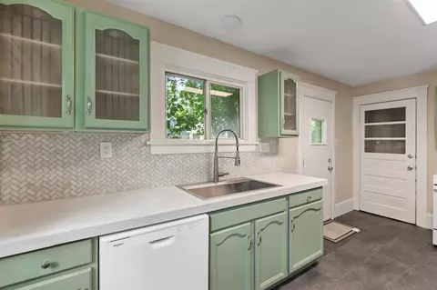 Kitchen - 604 Edgewood, Jackson, MI 49202 photo 7 of 7