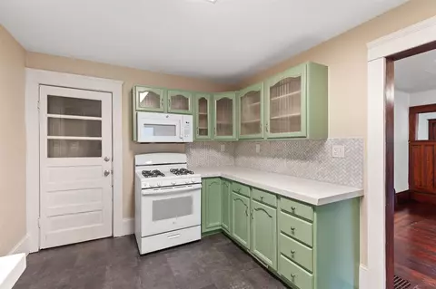 Kitchen - 604 Edgewood, Jackson, MI 49202 photo 5 of 7