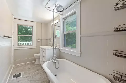 Bath - 604 Edgewood, Jackson, MI 49202 photo 2 of 2
