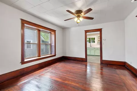 Living - 604 Edgewood, Jackson, MI 49202 photo 6 of 9