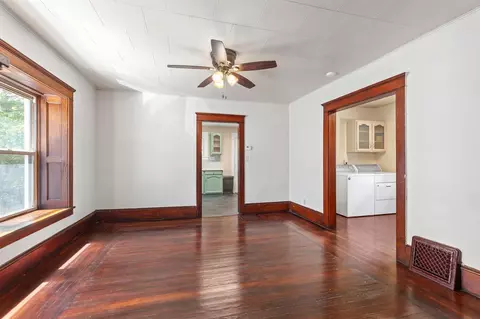 Living - 604 Edgewood, Jackson, MI 49202 photo 5 of 9