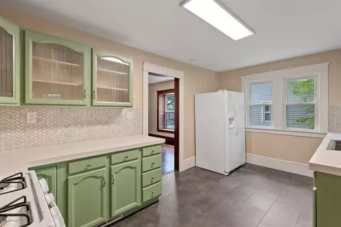 Kitchen - 604 Edgewood, Jackson, MI 49202 photo 6 of 7