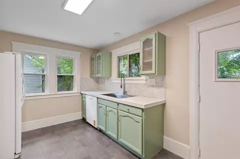 Entry Way - 604 Edgewood, Jackson, MI 49202 photo 1 of 1