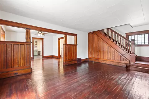 Living - 604 Edgewood, Jackson, MI 49202 photo 4 of 9