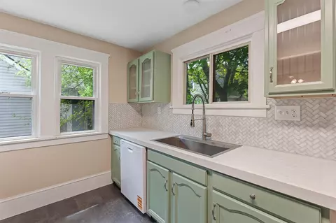 Kitchen - 604 Edgewood, Jackson, MI 49202 photo 2 of 7