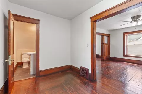 Living - 604 Edgewood, Jackson, MI 49202 photo 9 of 9