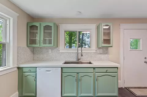 Kitchen - 604 Edgewood, Jackson, MI 49202 photo 3 of 7