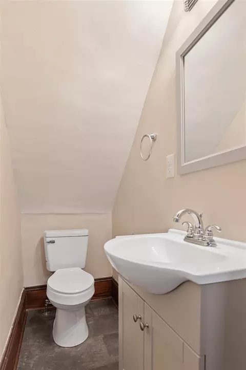 Bath - 604 Edgewood, Jackson, MI 49202 photo 1 of 2