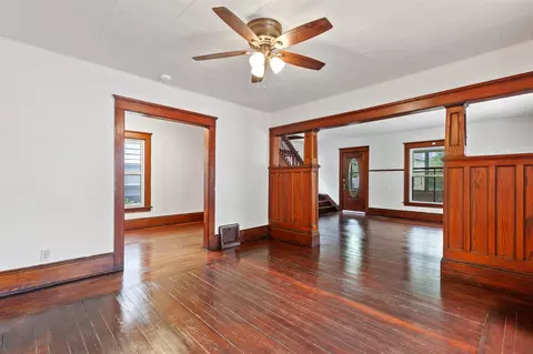 Living - 604 Edgewood, Jackson, MI 49202 photo 8 of 9