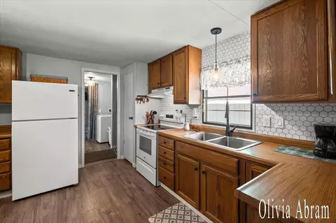 Kitchen - 5159 82nd, Newaygo, MI 49337 photo 3 of 3