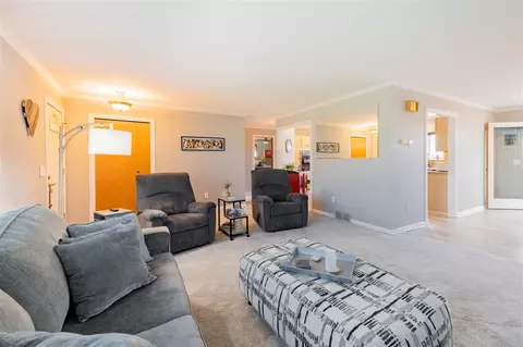 Living - 2595 Will Carleton, Flat Rock, MI 48134 photo 3 of 4