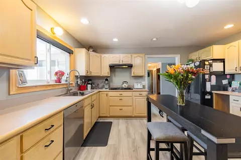 Kitchen - 2595 Will Carleton, Flat Rock, MI 48134 photo 5 of 6