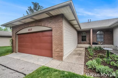 607 Crestview, Holland, MI 49423