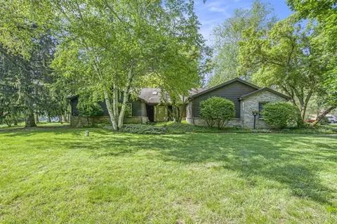 6030 Queen Oaks, Chelsea, MI 48118