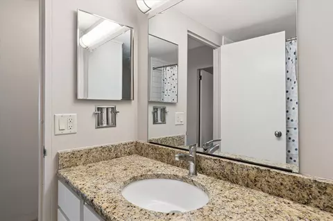 Bath - 555 E William #10D, Ann Arbor, MI 48104 photo 2 of 3