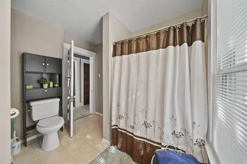 Bath - 704 Lincoln, Jackson, MI 49202 photo 1 of 2